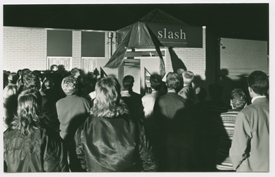 1043 - Opening jongerencentrum Slash aan de Stationsweg 95