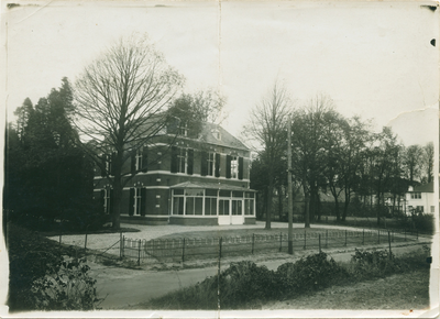 423 - Huize Hermien , woning van de burgemeester C.W.F. baron Mackay van Ermelo. Op achterzijde stempel met tekst ...