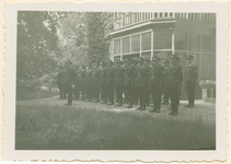 701 - één van serie; Groepsfoto van Rijkspolitie, Groep Ermelo; foto is vaag en klein