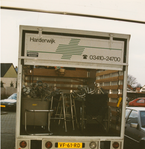 4052 - bestelwagen van Thuiszorg Noordwest Veluwe; met deze wagen worden de door de diverse uitgiftepunten aangevraagde ...