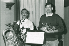 4662 - zie ook Nunspeter Courant van 01-12-1994; leden van de Elspeetse Fanfare; rechts: Gerrit Hofman; links Jaap van Asselt
