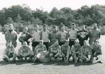 4718 - het voetbalelftal van Elpseet-2 is kampioen geworden en wordt gesponsord door de fa. van der Horst; zie ook ...