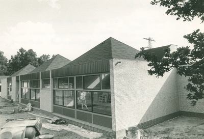 9647 - nieuwe openbare lagere school aan de Electrastraat; voor het bouwwerk ligt nog