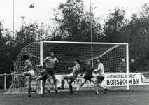 12051 - voetbalwedstrijd Nunspeet - Huizen; vlnr: 3. Albert Spiekstra; 5. Eibert Fidder