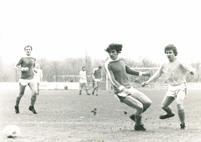 12071 - voetbalwedstrijd Nunspeet - SEH; rechts Robert Jan Scheffel