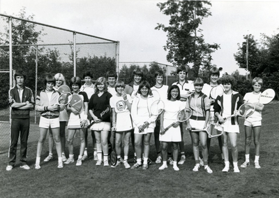 12081 - finalisten jeugdkampioenschappen tennisvereniging Nunspeet