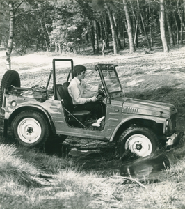13599 - test jeeps op schietterrein Nunspeet; oefenterrein defensie
