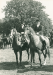 14235 - Zwolse Courant, Nunspeetse rijclub dit het op de paardenfokdag met Streekconcours niet zo gek op foto, 1e ...