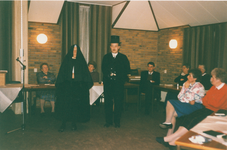 N 4754 - Presentatie van de Nunspeetse flokloregroepvoor de vrouwenver. te Hulshorst, links Margot Lokhorst in diepe ...