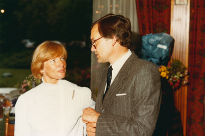 N 8222 - afscheid notaris C.F. Smeltzer in mei 1984; de heer en mevrouw v.d. Wees