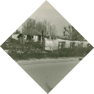 N 8306 - resten van de afgebrande boerderij annex restaurant de Ouwe Stee; afgebrand in mei 1970