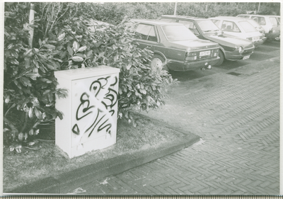 173 - Bekladde CAI-aansluitkast in een woonwijk is ook een vorm van vandalisme.