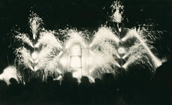 16840 - Vuurwerk. Bevrijdingsfeest Ermelo. Aan het einde van de dag werd er 's avonds altijd vuurwerk afgestoken door ...