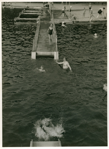 6554 - Zwembad 'Het Bospad'; in de jaren '90 afgebroken ten gunste van een hotel. Foto hier is genomen vanaf de glijbaan