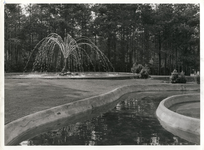 6677 - Voorwarmingsvijver met fontein van zwembad 'Het Bosbad'