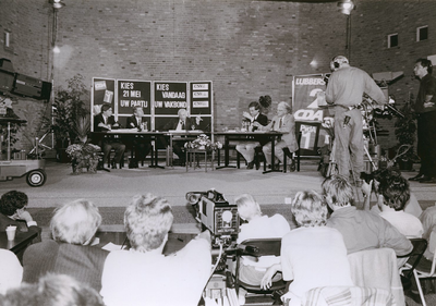 8259 - Op 12 mei 1986 organiseert afdeling Ermelo van het CNV een politieke forumavond in het kerkelijk centrum. De ...