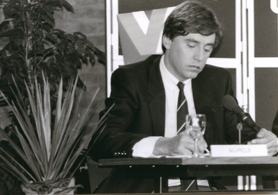 8265 - Zie nr. 1984. Op 12 mei 1986 organiseert afdeling Ermelo van het CNV een politieke forumavond in het kerkelijk ...