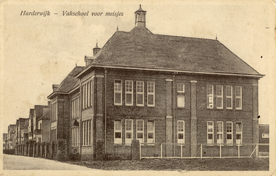 Nr.: 78 - Harderwijk - Vakschool voor meisjes aanzicht schoolgebouw