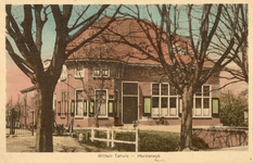 Nr.: 83 - Militair Tehuis - Harderwijk bomen, voorgevel gebouw (geopend op 29-09-1913)