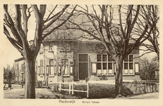 Nr.: 84 - Harderwijk Militair Tehuis. bomen, voorgevel gebouw (geopend op 29-09-1913)