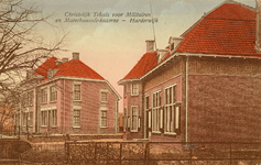 Nr.: 85 - Christelijk Tehuis voor Militairen en Marechausée-kazerne - Harderwijk gevel gebouwen, rechts het militair ...