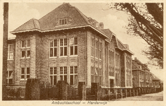 Nr.: 86 - Ambachtsschool - Harderwijk aanzicht gevels schoolgebouw (school officiël geopend op 15-04-1931)
