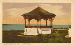 Nr.: 161 - Muziektent aan zee Harderwijk Muziektent met rechts het terras van de Harmonie 