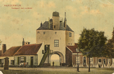 Nr.: 177 - Harderwijk Vischpoort met vuurtoren de witte vuurtoren met de Vischpoort , aan weerszijden muurhuisjes, door ...