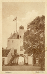 Nr.: 193 - Vischpoort Harderwijk de witte vuurtoren met de Vischpoort , aan weerszijden muurhuisjes, door de poort een ...
