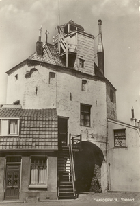 Nr.: 291 - Harderwijk, Vispoort de witte Vispoort met vuurtoren, aan weerszijden muurhuisjes