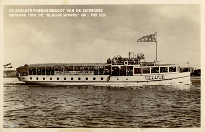Nr.: 1121 - De snelste passagiersboot van de Zuiderzee Winnaar van de Blauwe Wimpel op 1 Mei 1934 motorschip Veluwe ...