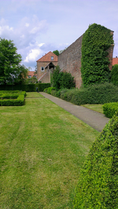  Harderwijk, stadsmuur tussen voormalig garnizoen en Zuiderzee.