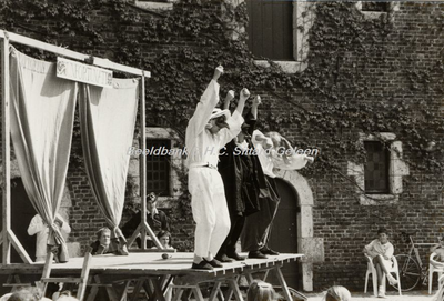 EHC-0000046 De groep Unfortinati uit Engeland tijdens de opening van het Straattheaterfestival in 1987