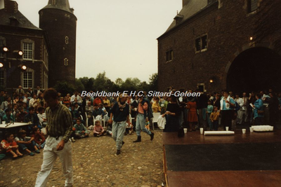 EHC-0000054 Straattheater festival 1987 te Kasteel Hoensbroek