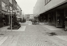 EHC-0000442 De van Ansemburgstraat richting nieuwe Markt. Rechts Vroom en Dreesmann