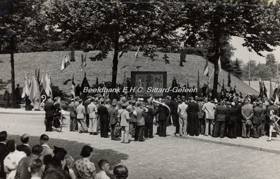 EHC-0001204 Onthulling van het Glasmozaïek bij gelegenheid van het 50-jarig bestaan van de Staatsmijnen Limburg in ...