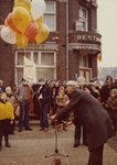 EHC-0001270 Ballonnenfeest bij cafe/ restaurant de Corner op de hoek van de Raadhuisstraat