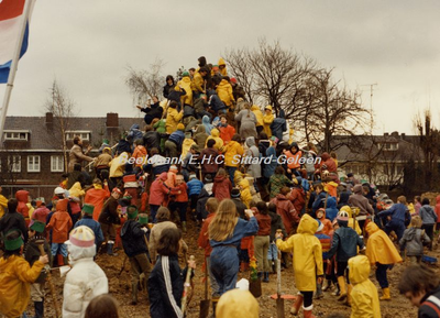 EHC-0001535 Eerste spade nieuwe basischool 'de Meulehook', 1981