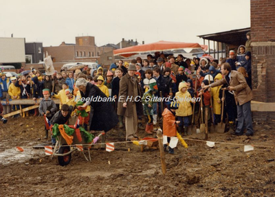 EHC-0001537 Eerste spade nieuwe basisschool 'De Meulehook', 1981