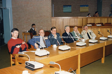 EHC-0002306 Uitreiking door Wethouder Ton Raven van de Gemeente Geleen-milieuprijs 1996 aan MAVO-St. Anna