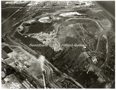 EHC-002674 Luchtfoto van de steenberg van de mijn