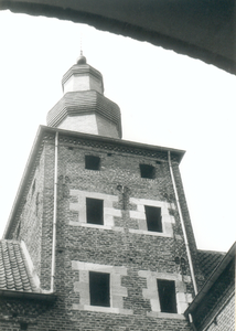 392_02_154 Kasteel Limbricht. De foto is genomen in juli 1969 voor de aanvang van de restauratiewerkzaamheden.