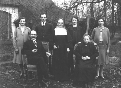 397_15_20 Groepsfoto van de familie Gubbels te Broeksittard