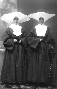 397_17_22 Onbekende zusters van de orde der Vincentianen te Susteren