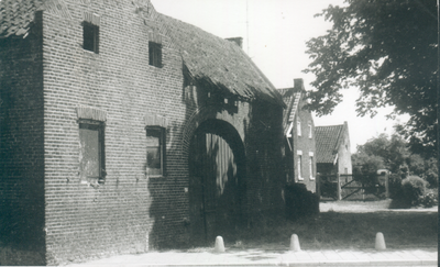 407_0027 Boerderijen in de Dorpstraat 'Werme Houk'De onbewoonbaar verklaarde voormalige boerderij van Naard Jessen op ...