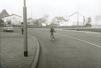 407_0331 Jongetje op fiets in de Heistraat 