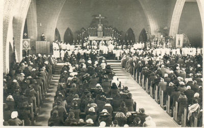 407_0473 Bijzondere plechtige Eucharistieviering in de Kerk van Overhoven 