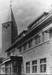 407_0478 Achterzijde van het Klooster der Paters van Overhoven gelegen in de Geldersestraat 
