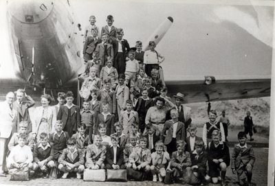 EHC-0011993 Schoolreisje naar Schiphol in 1948