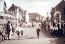 EHC-0011986 Optocht tijdens de opening van het Wereldvrijgezellencongres in 1953